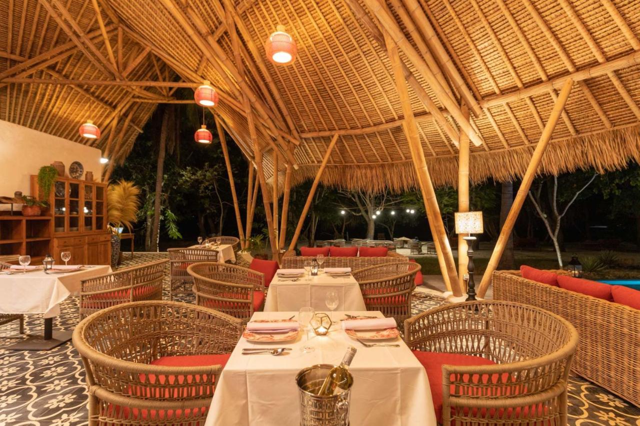 Amahelia Luxury Resort & Restaurant - Gili Asahan Exteriör bild