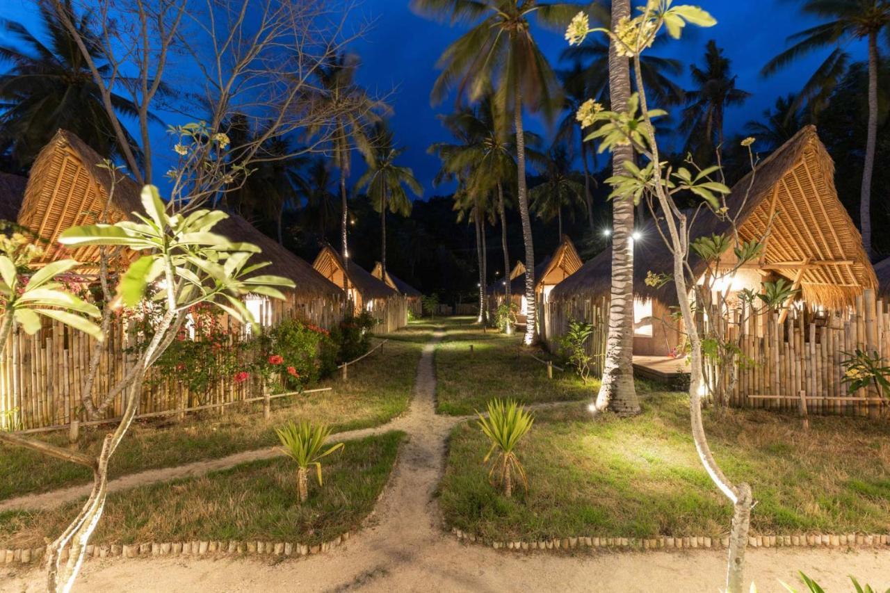 Amahelia Luxury Resort & Restaurant - Gili Asahan Exteriör bild