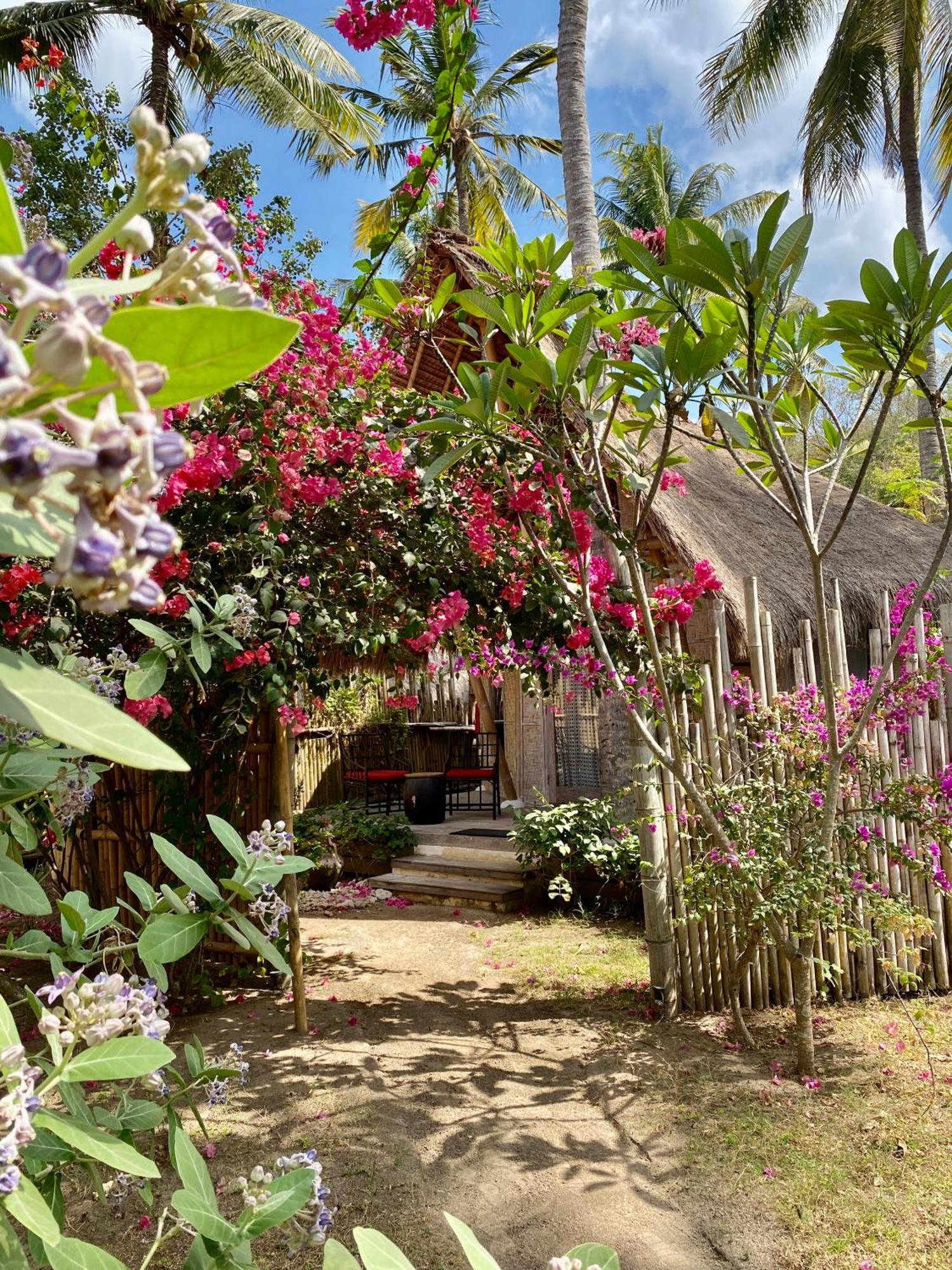 Amahelia Luxury Resort & Restaurant - Gili Asahan Exteriör bild