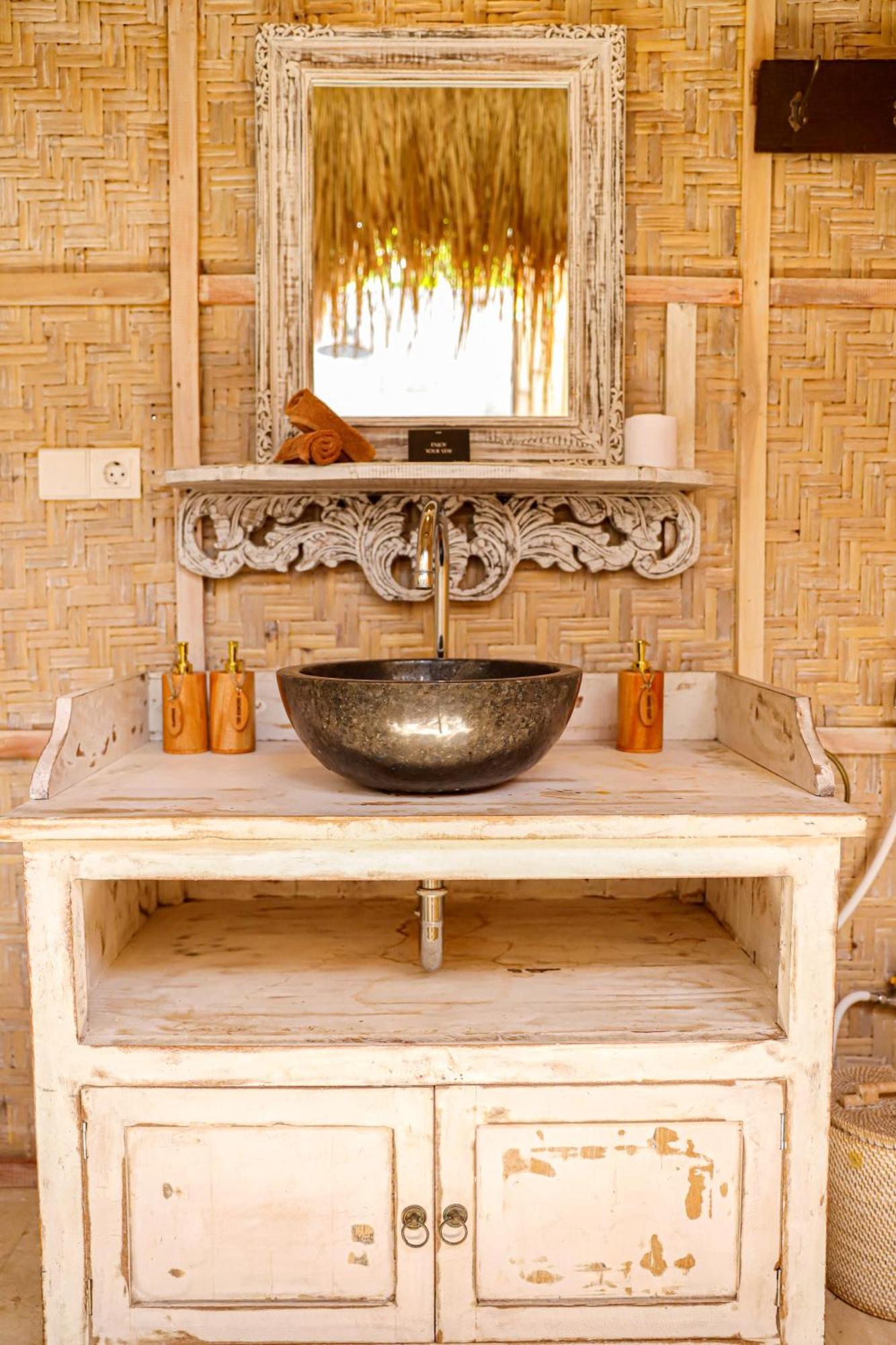 Amahelia Luxury Resort & Restaurant - Gili Asahan Exteriör bild